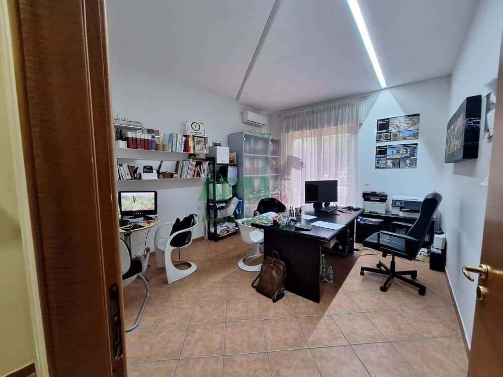 Ufficio in Via Sbarre Inferiori,379, Reggio Calabria, {3} - Foto 1