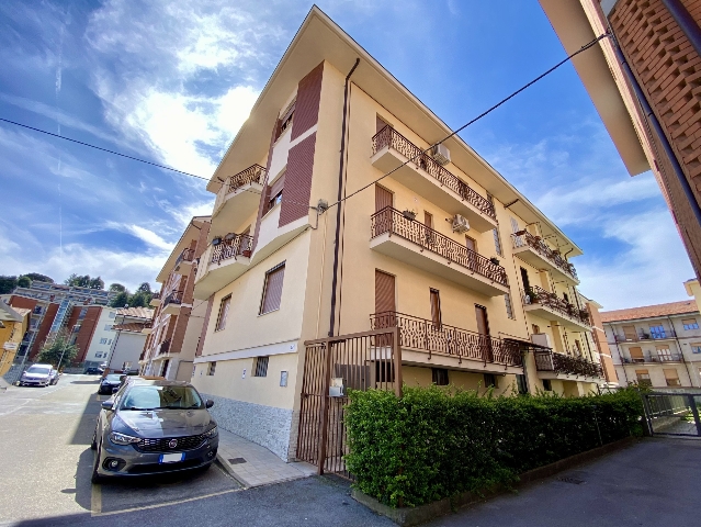 4-room flat in Via Damiano Chiesa 14, Alba - Photo 1