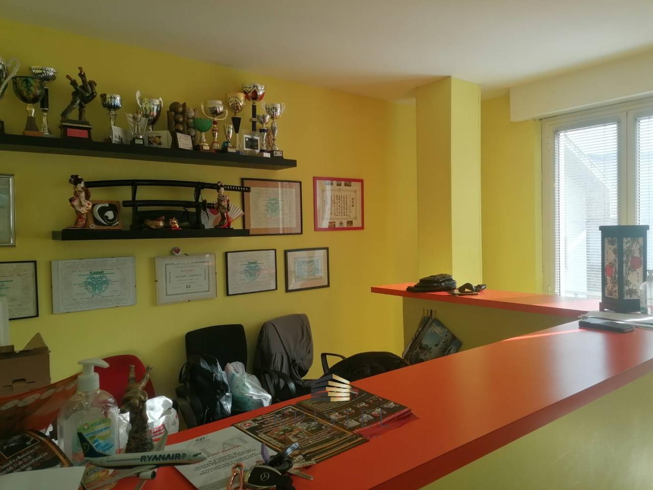 Negozio in Viale Antonelli 6, Montesilvano, {3} - Foto 2