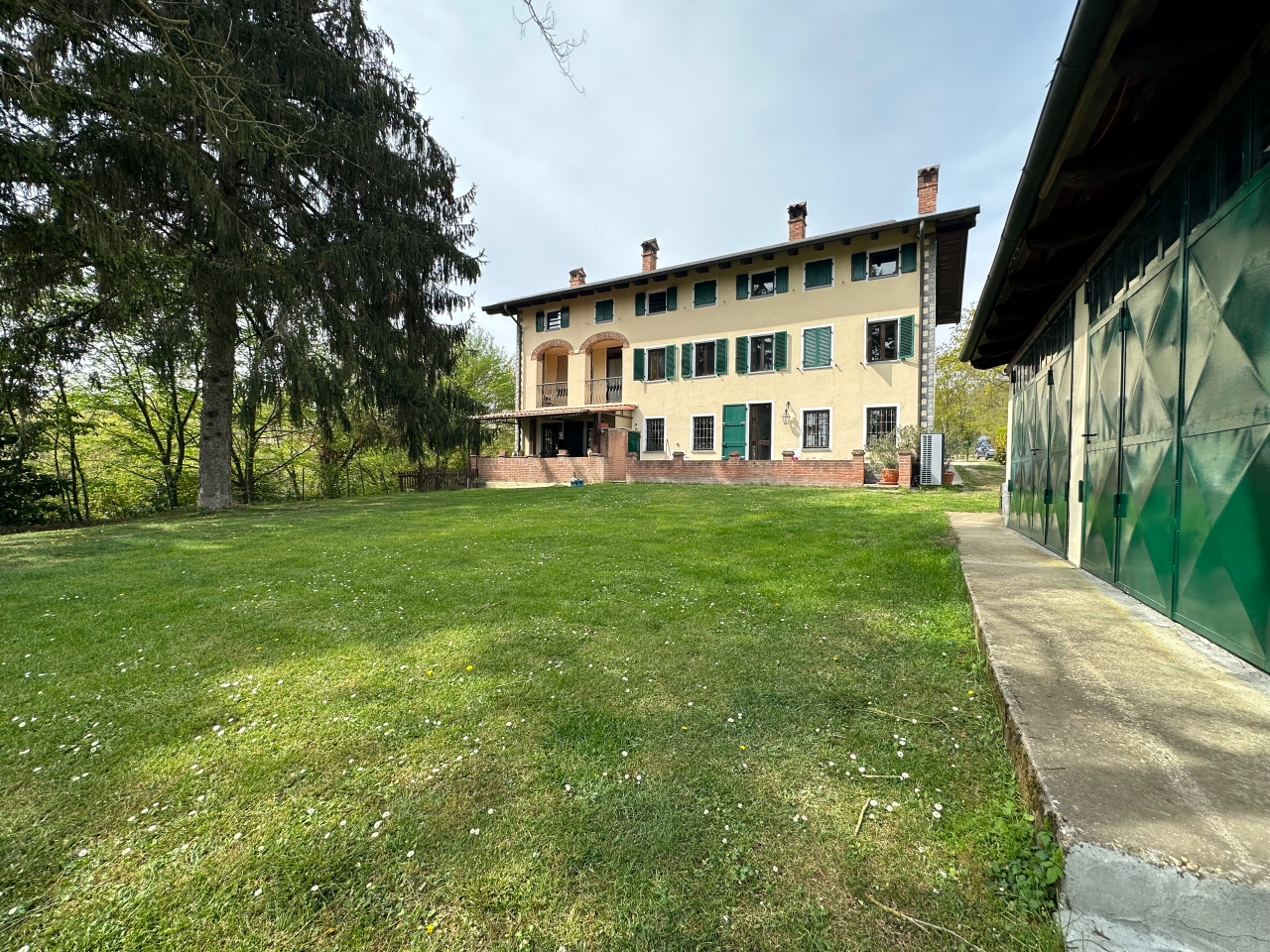 Villa bifamiliare in vendita a Cortiglione