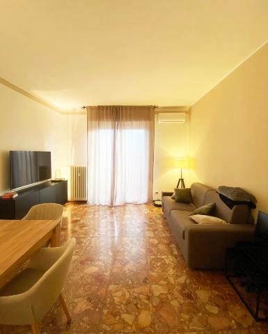 Vierzimmerwohnung in Via Crespellani 61, Modena - Foto 1