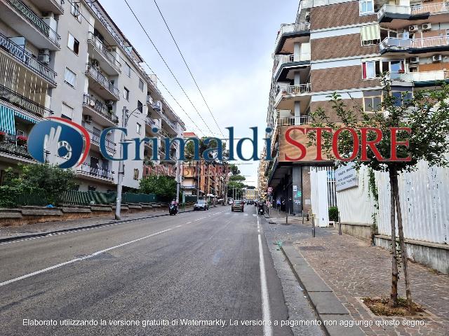 Shop in Viale Colli Aminei 50, Napoli - Photo 1