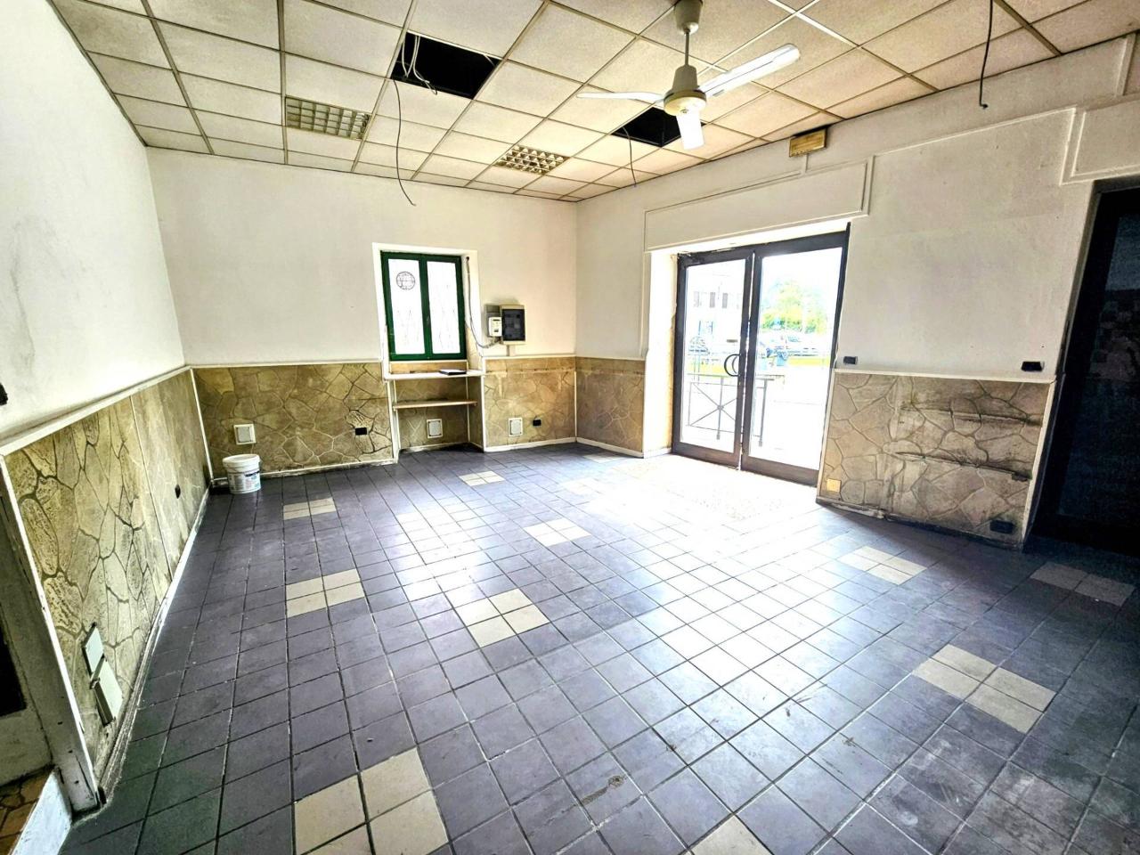 Negozio in Piazza San Rocco, Arona, {3} - Foto 2