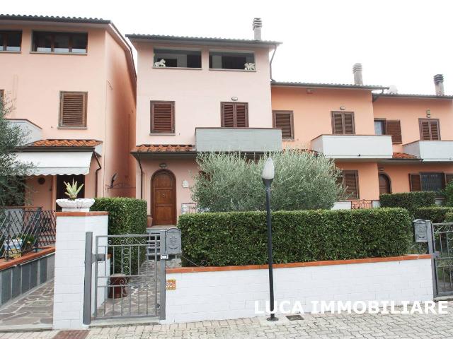 Mansion in Via Giacomo Matteotti 61, Uzzano - Photo 1