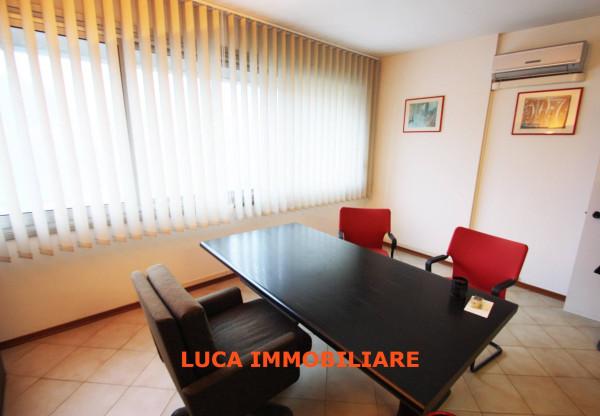 Ufficio in Piazza della Libertà 16, Massa E Cozzile, {3} - Foto 2