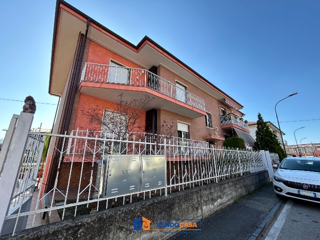 4-room flat in Via Antonio Gramsci 11, Alba - Photo 1