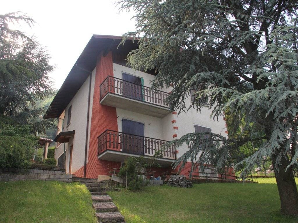 Villa unifamiliare in vendita a Alzano Lombardo