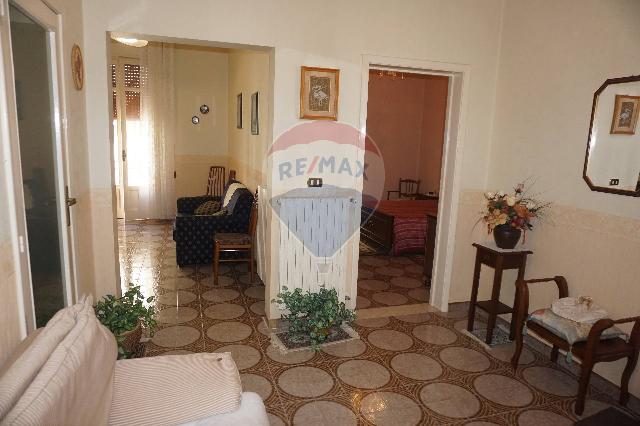 Vierzimmerwohnung in Via Gioberti 22, Ragusa - Foto 1