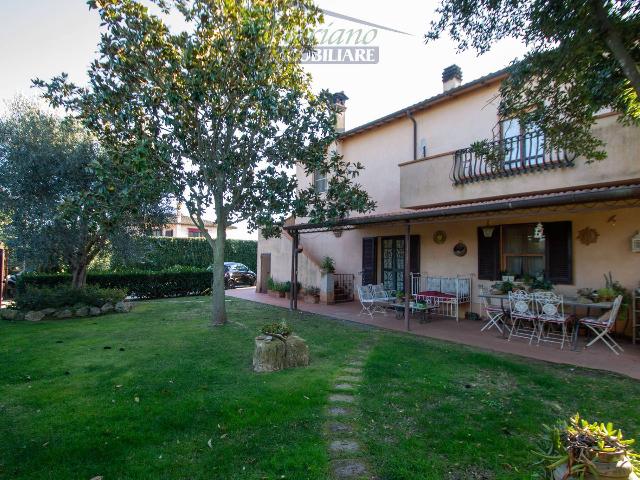 Country house or cottage in Strada Valmarina, Capalbio - Photo 1