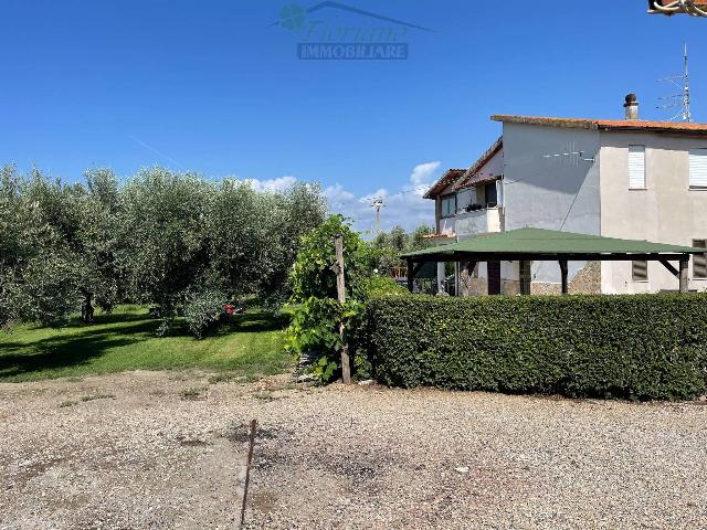 4-room flat in Strada Provinciale Pescia Romana, Montalto di Castro - Photo 1