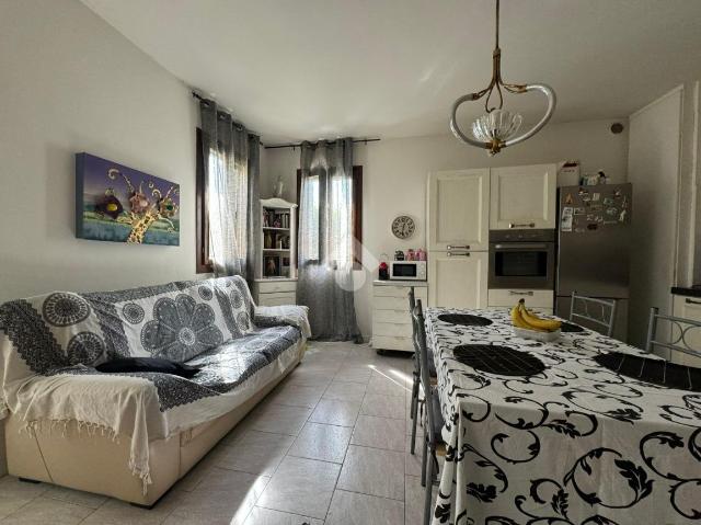 3-room flat in Via Giuseppe di Vittorio 116, Due Carrare - Photo 1