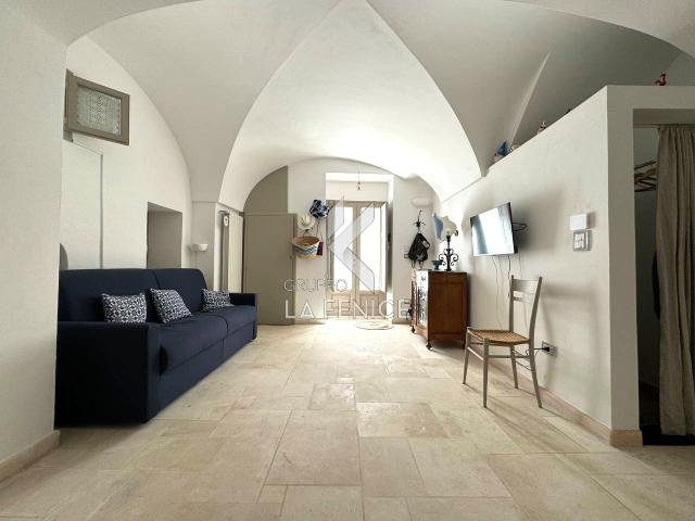 One-room flat in Via Agesilao Milano, Martina Franca - Photo 1