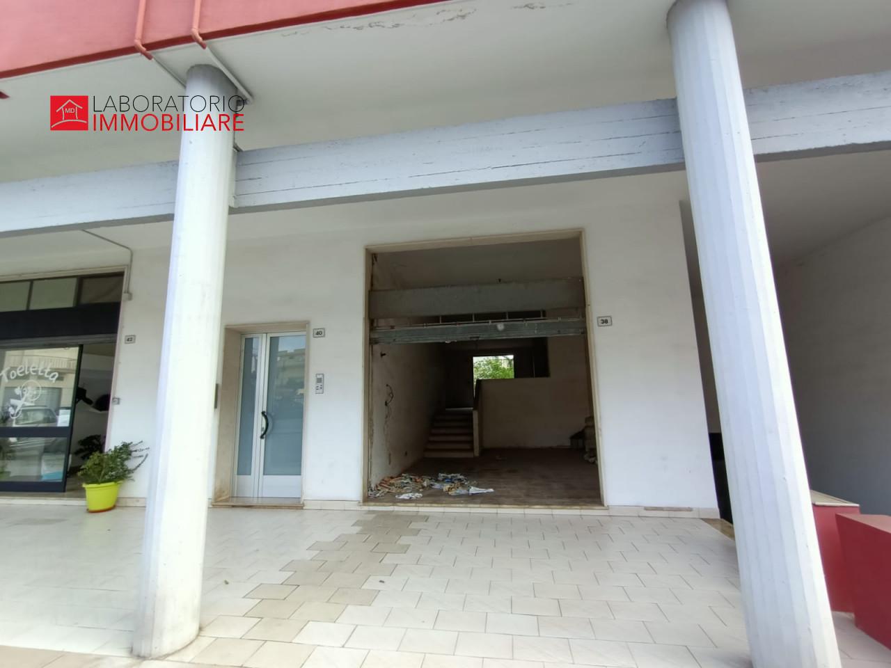Negozio in Via Miglietta, Cavallino - Foto 1