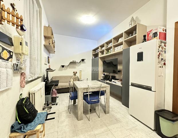 2-room flat in Via Erba 6, Baranzate - Photo 1