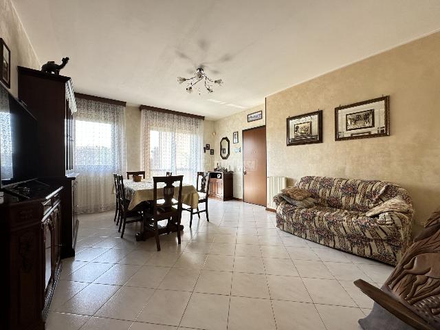 4-room flat in Via Nazario Sauro 77, Baranzate - Photo 1