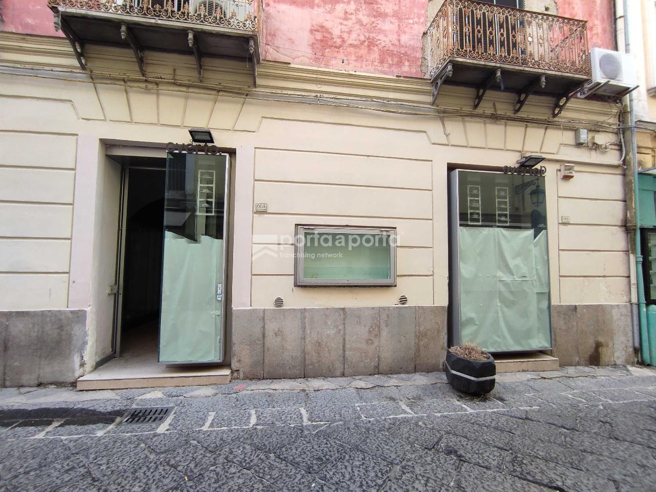 Palazzina commerciale in Via San Giovanni 66, Caserta, {3} - Foto 2