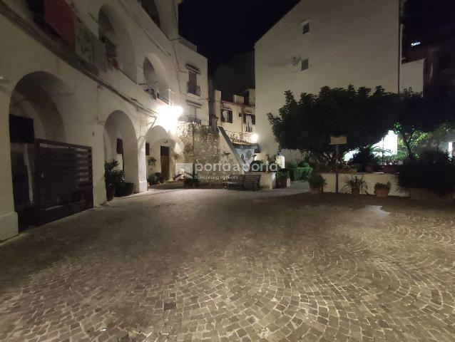 4-room flat in {3}, Vico del Teatro - Photo 1