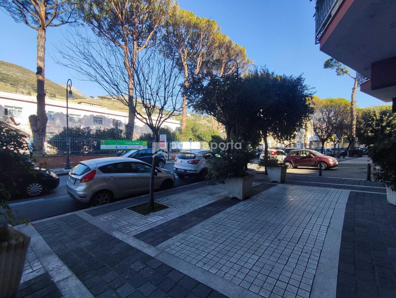 Negozio in Via Emanuele Filiberto, Formia, {3} - Foto 2