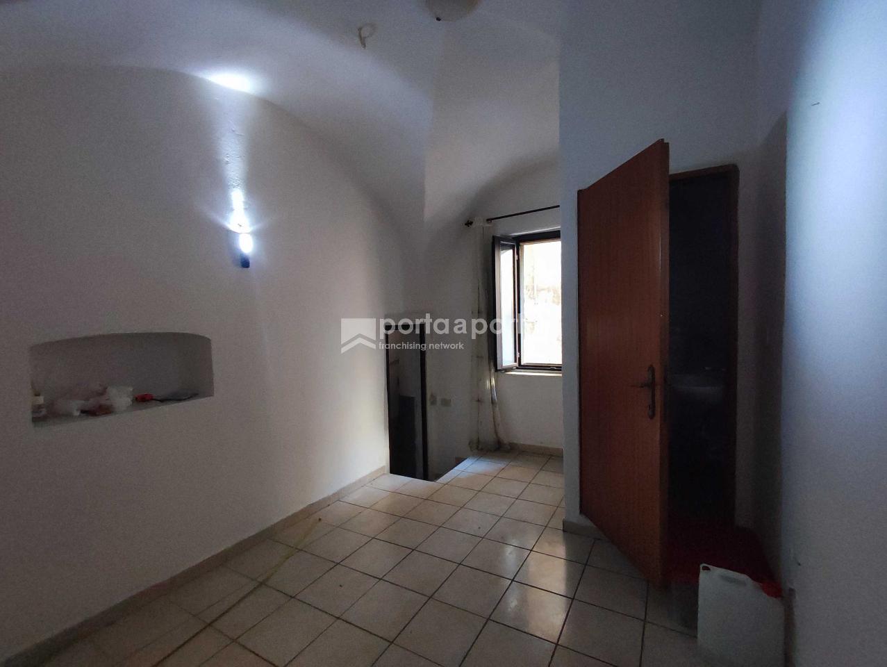Magazzino in Piazza San Erasmo, Formia, {3} - Foto 2