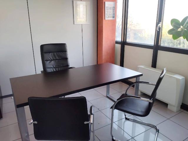 Gemeinschaftsbüro in Viale Galileo Galilei 21, Prato - Foto 1