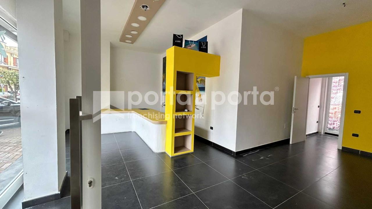Negozio in Viale Trieste, San Prisco, {3} - Foto 2