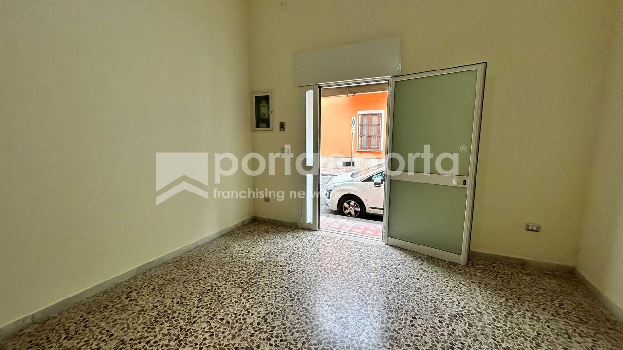 Negozio in Via Giuseppe Orsi, Casapulla, {3} - Foto 2