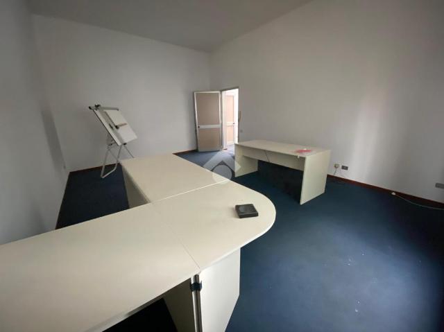 Office in Viale Cembrano 59, Genova - Photo 1