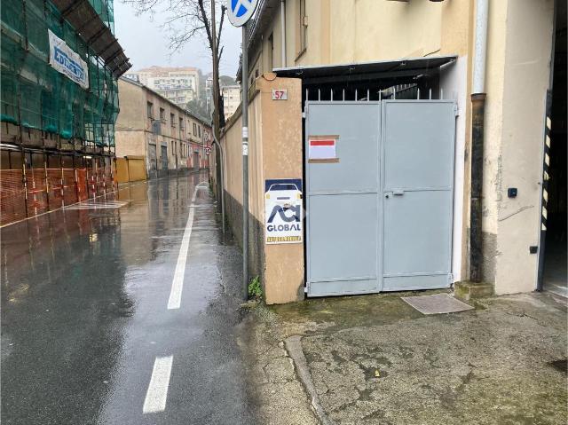 Magazzino in Viale Cembrano 57, Genova - Foto 1