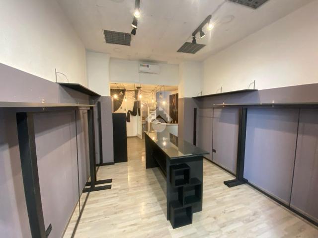 Geschäft in Via Giovanni Torti 210, Genova - Foto 1