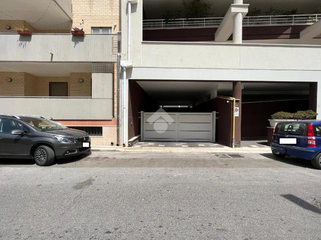 Garage or car box in Via Lucio Strabone 16, Brindisi - Photo 1