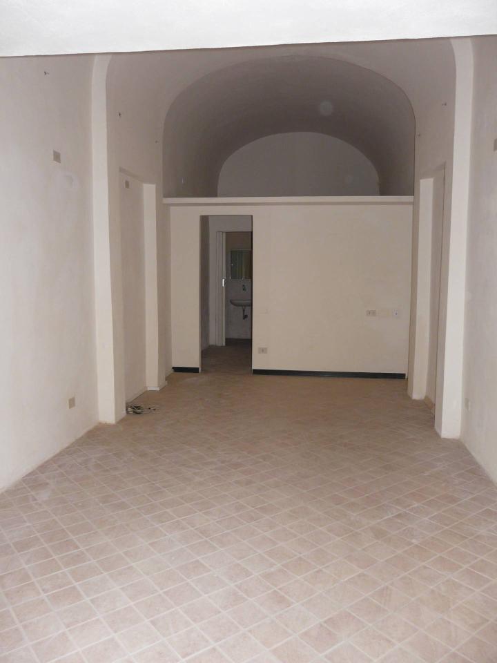 Esercizio commerciale in Lungarno Bruno Buozzi, Pisa, {3} - Foto 2