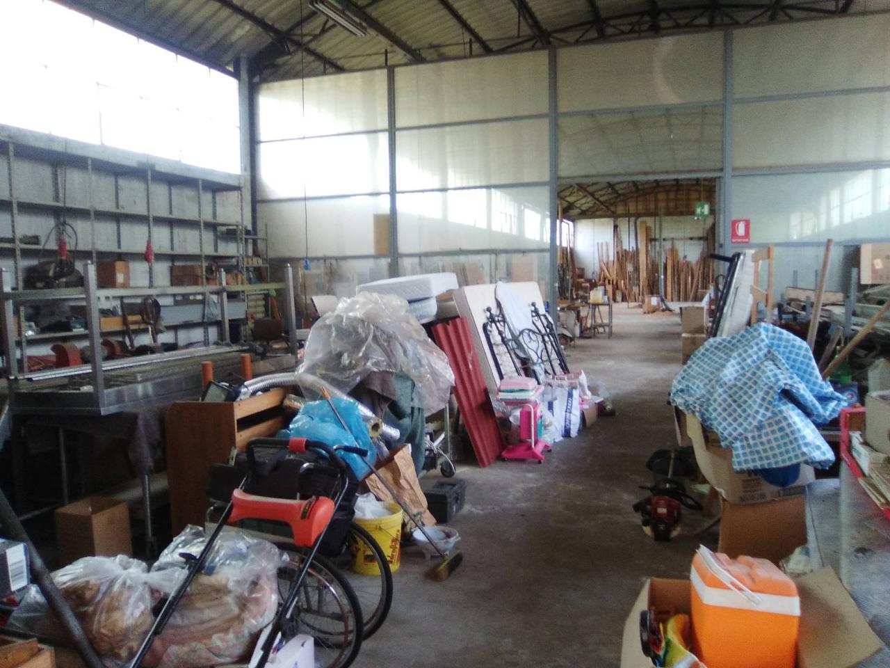 Esercizio commerciale in Via Martiri delle Ardeatine, Pisa, {3} - Foto 2