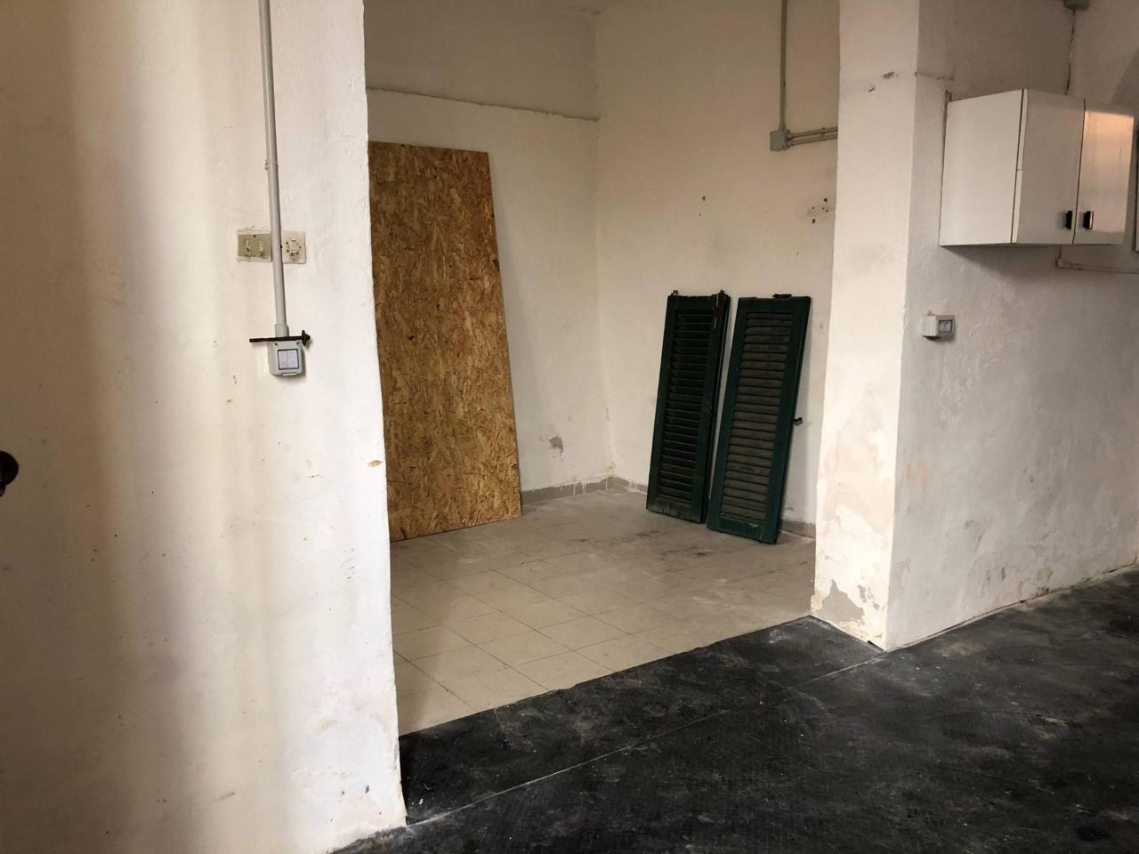Esercizio commerciale in Via Giuseppe Mazzini, Pisa, {3} - Foto 2