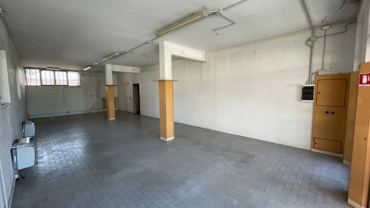 Esercizio commerciale in Via Carlo Cattaneo, Pisa, {3} - Foto 2
