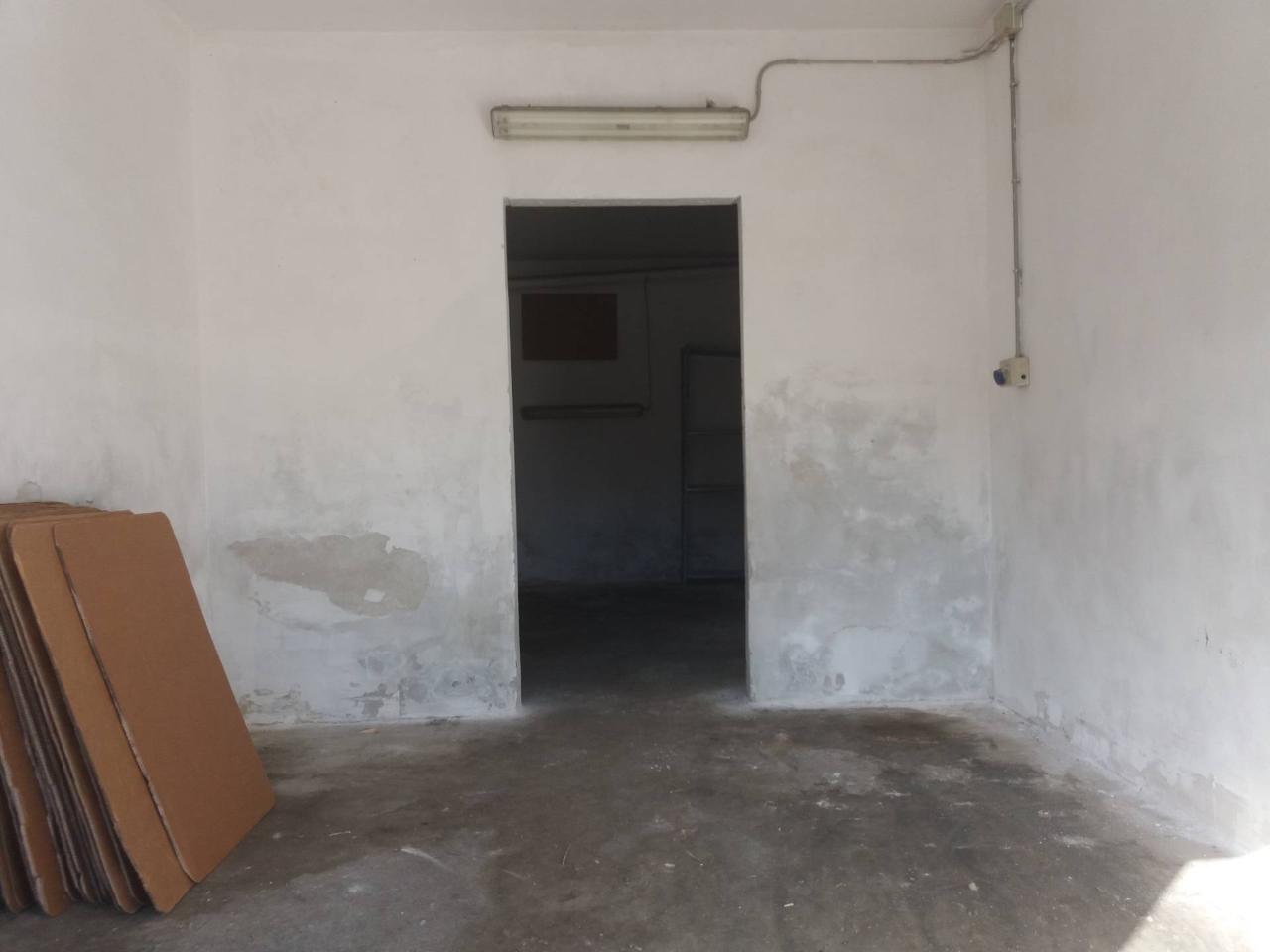 Magazzino in Via Lenin -, San Giuliano Terme, {3} - Foto 2