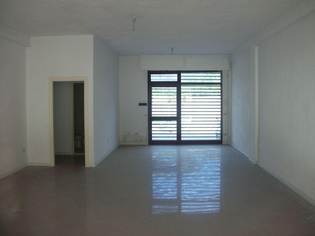 Esercizio commerciale in Via di Gello, Pisa, {3} - Foto 1