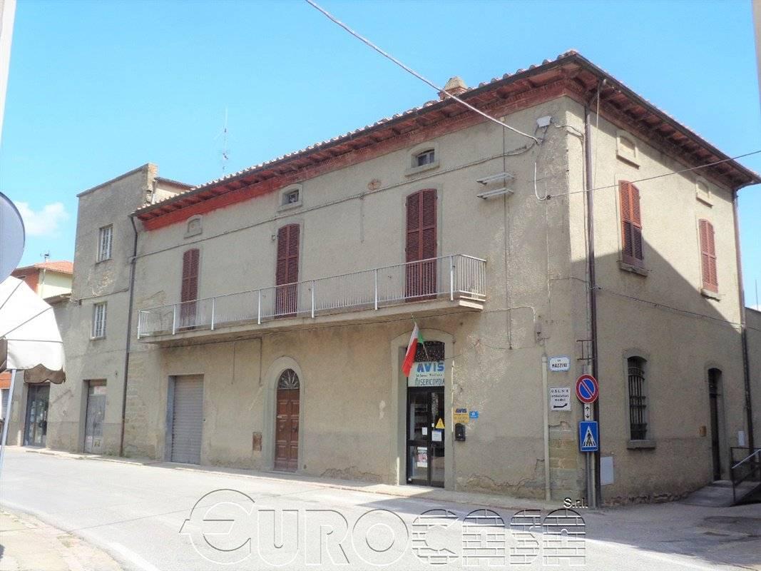 Palazzina commerciale in Via Giuseppe Mazzini 24, Cortona, {3} - Foto 1