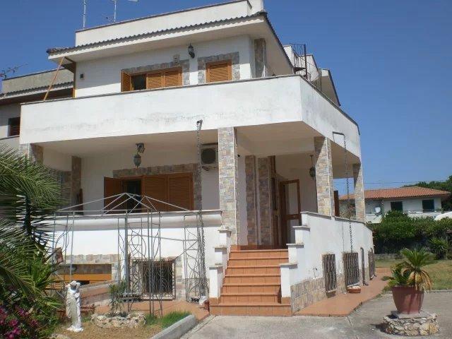 Villa plurifamiliare in {3}, - Foto 1