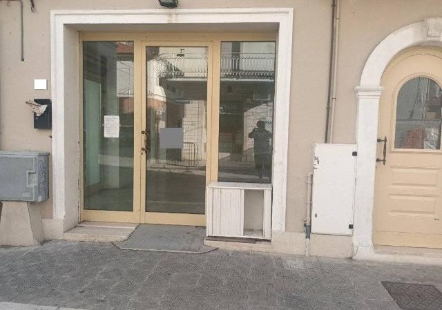 Negozio in Piazza Giuseppe Garibaldi S.N.C, San Benedetto del Tronto - Foto 1