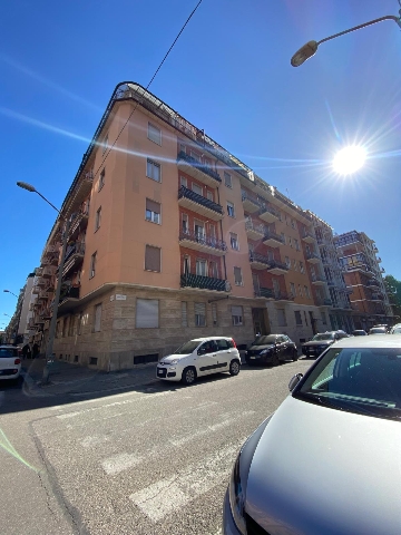 2-room flat in Via Montezemolo 10, Torino - Photo 1