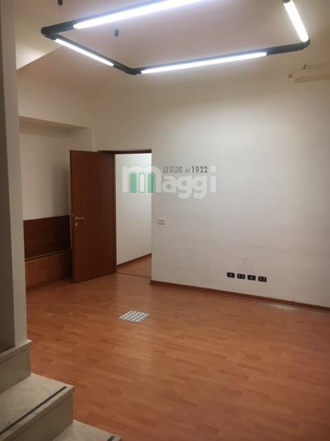 Ufficio in Via Fieno, Milano, {3} - Foto 2