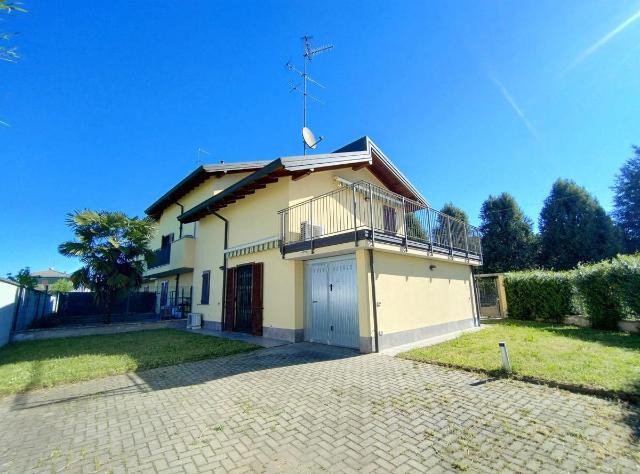 Terraced house in Via Nievo  9, Corbetta - Photo 1