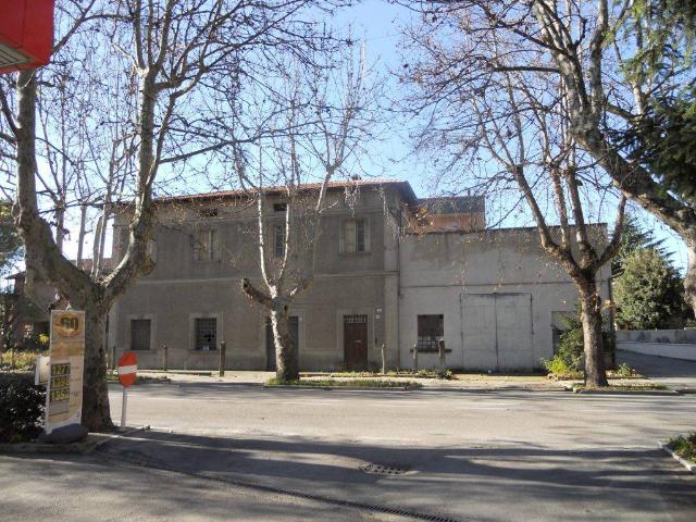 Commercial building in Via Alessandro Manzoni, Perugia - Photo 1