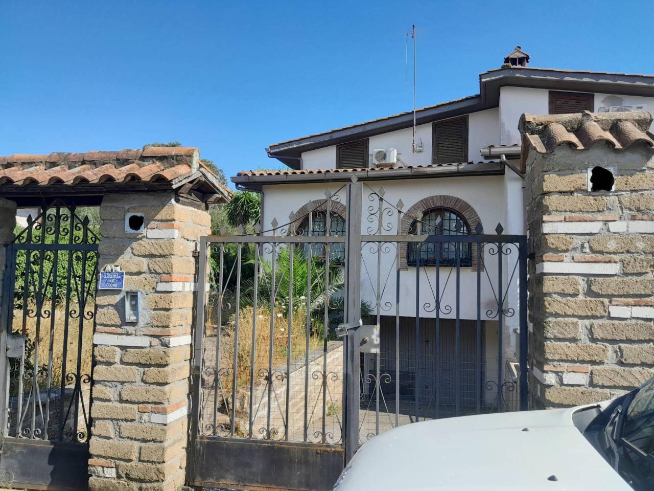 Villa in vendita a Anguillara Sabazia