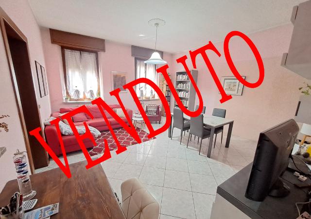 2-room flat in Via Petrarca  4, Magenta - Photo 1