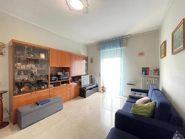 2-room flat in Via De Amicis  38, Magenta - Photo 1