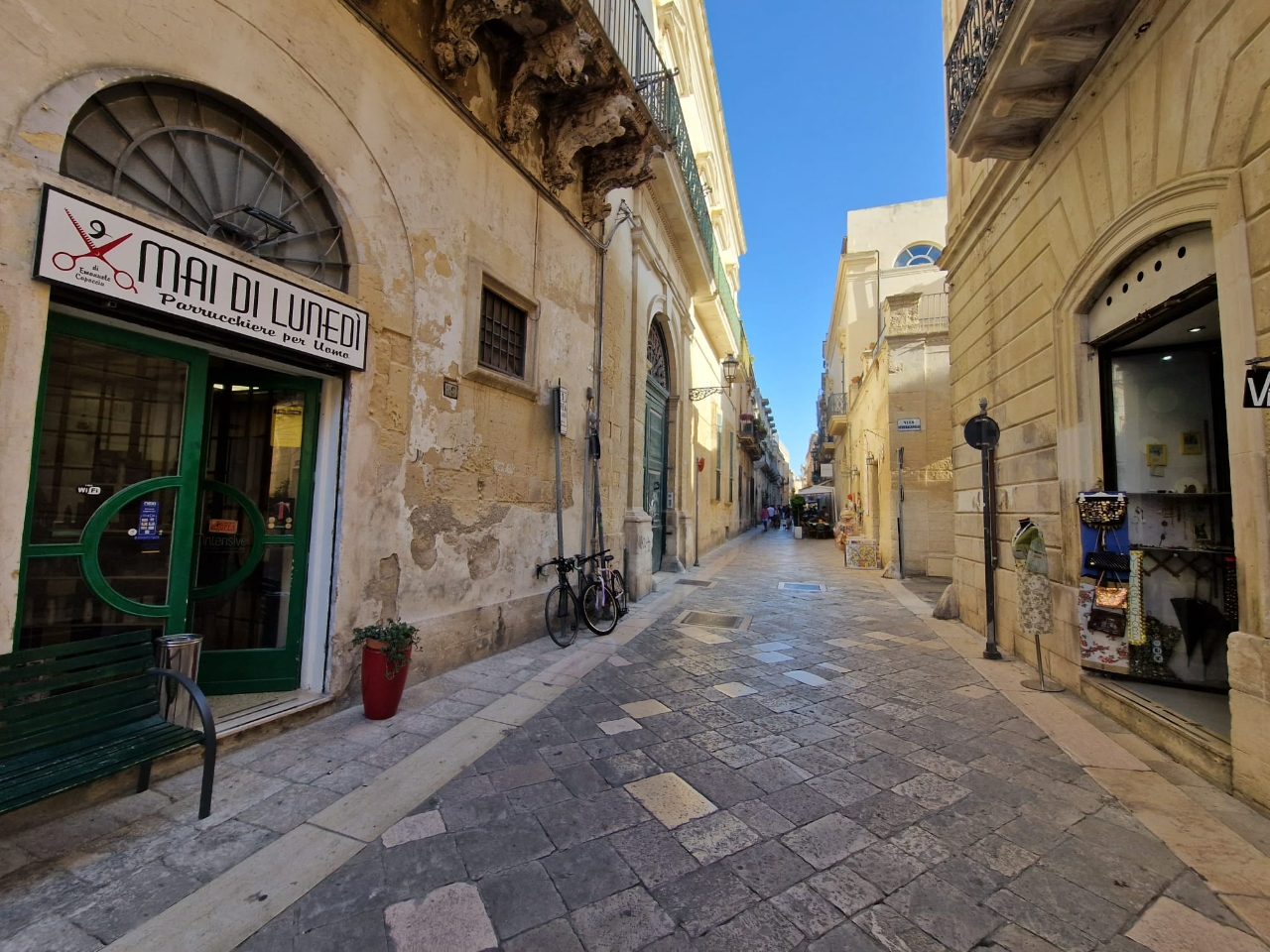 Locale commerciale in vendita a Lecce