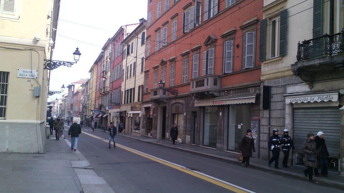 Ufficio in Strada Giuseppe Garibaldi 27, Parma, {3} - Foto 1
