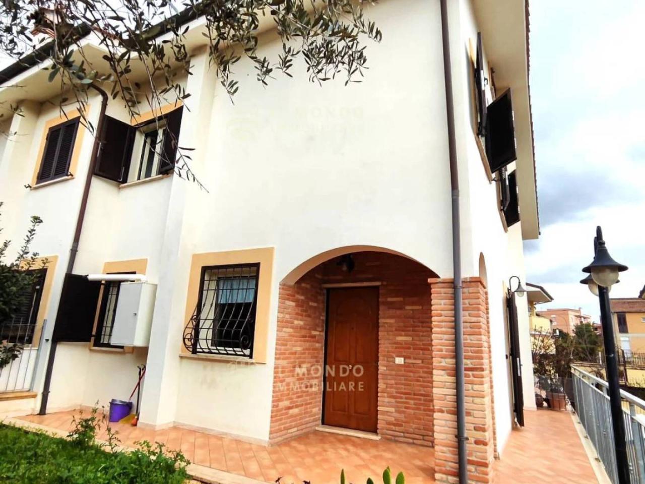 Villa in vendita a Palombara Sabina