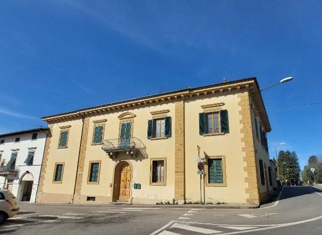 Vierzimmerwohnung in Piazza Emilio Landi, Greve in Chianti - Foto 1